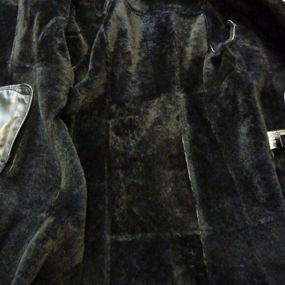 HiSO IRA Trimmed Shearling Coat - Picture 11 of 11